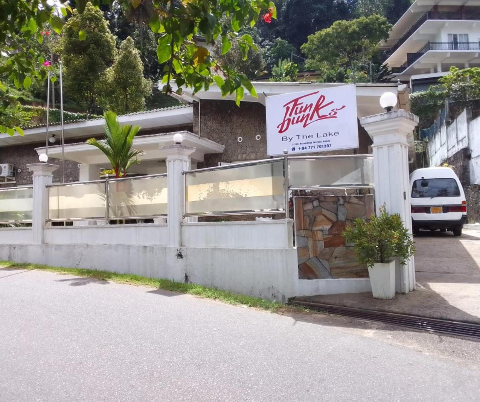 Funk Bunks - By The Lake แคนดี้ ภายนอก รูปภาพ